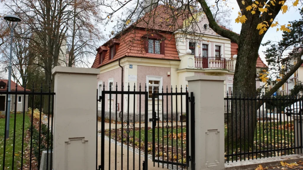 Zagospodarowanie terenu przy zabytkowym budynku ul. Piłsudskiego 10 w Ełku