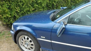 33-latek w złości zniszczył samochód i nietrzeźwy jechał rowerem