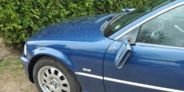 33-latek w złości zniszczył samochód i nietrzeźwy jechał rowerem